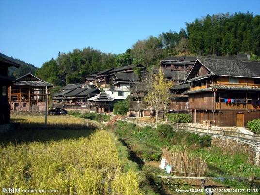 南岭村（广东省广州市白云区龙归街道行政村）