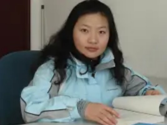 张迎春（中国青岛大学经济学院教授）