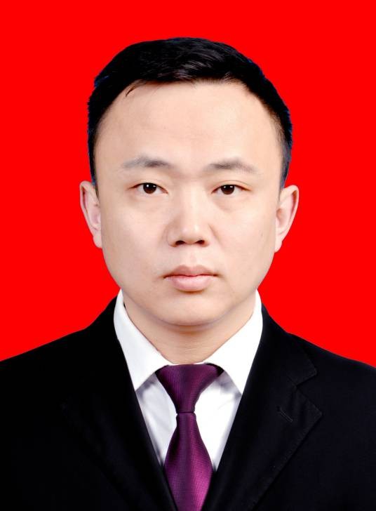 谢鑫（贵州省黔西南州册亨县人民政府原副县长）