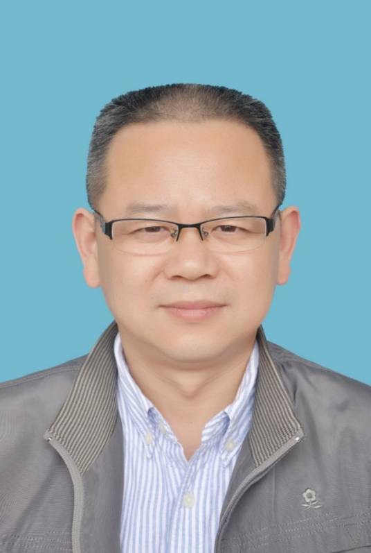 王建根(四川省崇州市卫健局党组成员、市老龄事业服务中心主任)