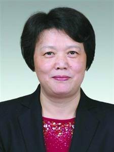 薛红（上海市崇明区人大常委会主任）