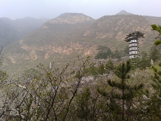 黄羊山(颜庄东南3公里处的山峰)