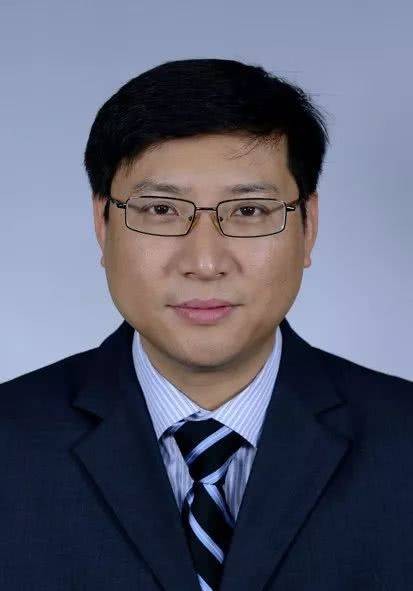 黄建春（上海市松江区农业农村委员会原主任）