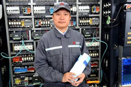 罗昭强（中车长春轨道客车股份有限公司工人，工人院士，全国劳动模范）