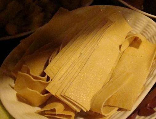 豆腐皮（豆类做的一种食品）