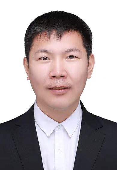 程勇（中央民族大学生命与环境科学学院三级教授）