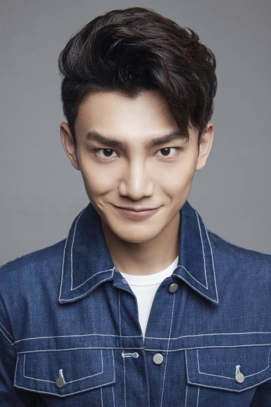 蒋龙（中国内地影视男演员、歌手、导演）