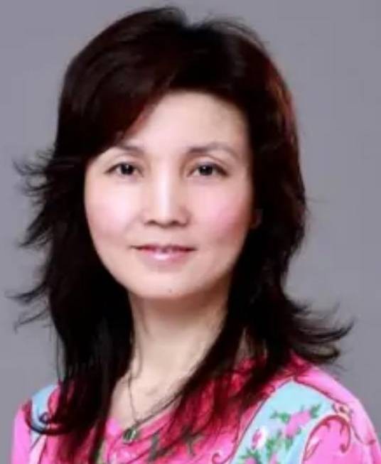 文雯（四川音乐学院民族声乐系党总支书记、副教授）