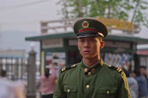 戚成钢（家庭情感剧《乔家的儿女》中的角色）
