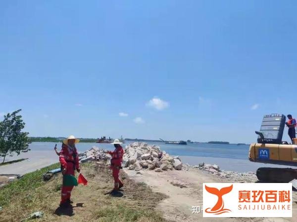 洞庭湖溃口植入钢板拦截洪流