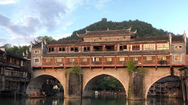 凤凰古城淡季是几月