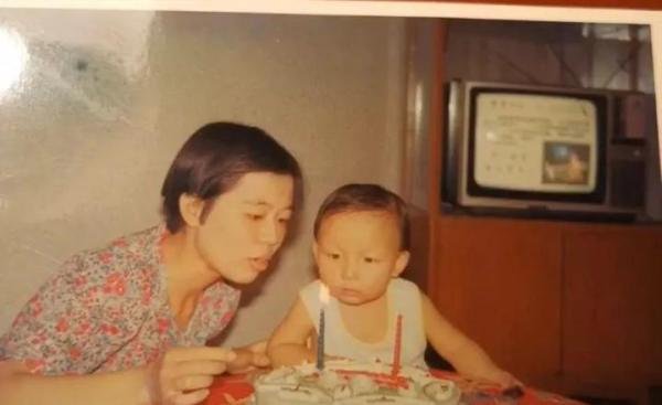 “错换人生28年案”一审宣判:养父母获赔79万,被换者姚策已于去年离世