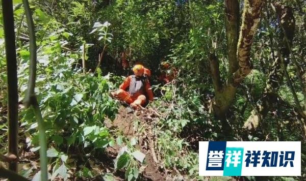 哀牢山救援人员点三根烟慰亡灵 这是咋情况？