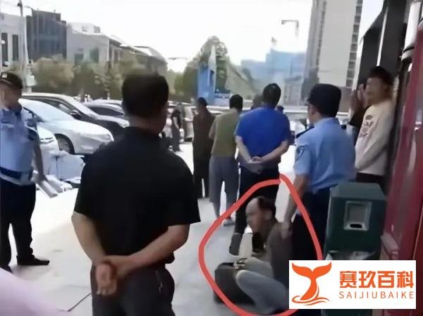 太炸裂！男子在离婚路上残忍杀妻，场面残忍不堪