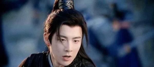 刘宇宁在《一念关山》的颜值和仪态都被挑,可能是要坐上顶流之位