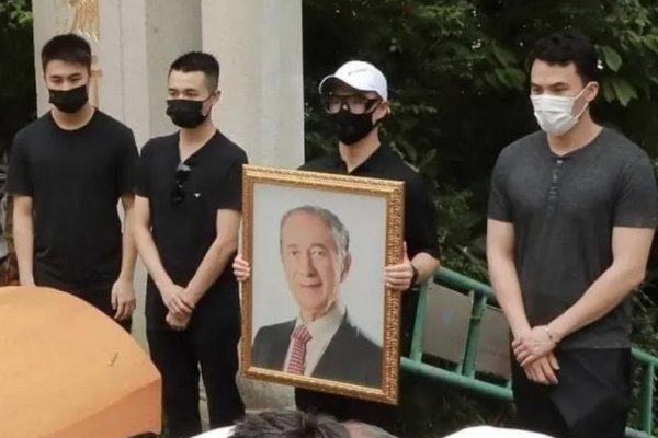 赌王何鸿燊正式下葬，寿棺造价高达800万，赌王的财产到底有多少？