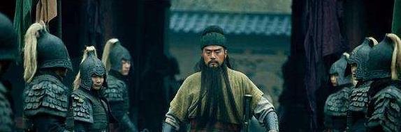 威震乾坤第一功，辕门画鼓响冬冬。云长停盏施英勇，酒尚温时斩华雄。 什么意思啊
