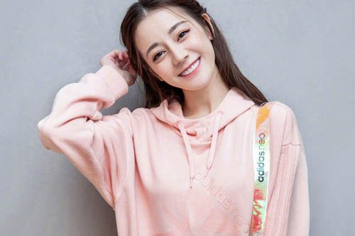 迪丽热巴说自拍拿不出手,她为何这么说?