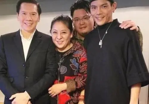 73岁向华强和儿子对拳，姿势专业动作有力，他的身体状况如何？