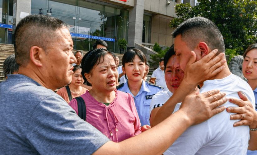贵州一妈妈苦守儿子走失地27年获喜讯，孩子当初是因何走失的？