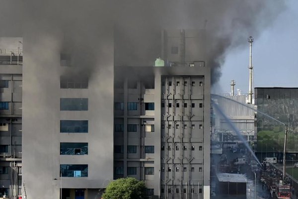 现场浓烟滚滚！全球最大疫苗生产机构火灾，有造成人员伤亡吗？