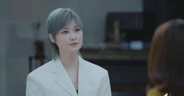 李宇春回应脊柱炎病况：谢谢外界的关心，这种让人“石化”的病有多可怕？