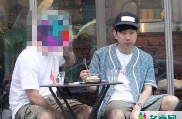 曝林俊杰违规停车 林俊杰千万豪车违规停车被骂没素质