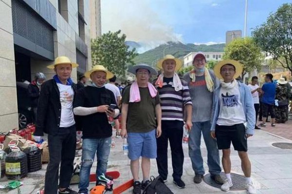 爱心不分国界!重庆上山救火的老外找到了,他为何选择定居在成都?
