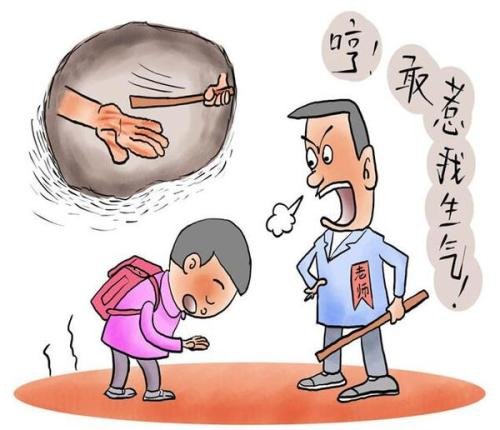 家属自曝初三女生被多名老师在办公室殴打,事件发生的主要原因是什么?