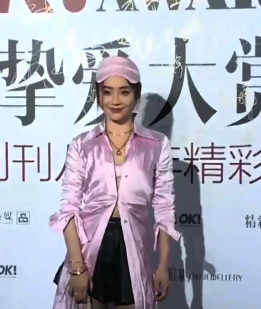 朱正廷带狗狗走红毯,明星走红毯都有过哪些另类操作?