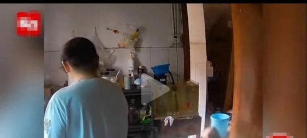 妻子开空调引婆婆不满被丈夫拖出门