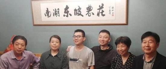 “错换人生28年案”一审宣判:养父母获赔79万,被换者姚策已于去年离世