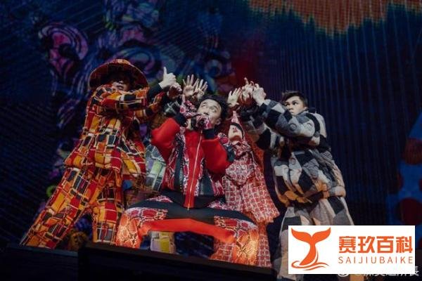 陈奕迅再发生舞台意外！西安演唱会撞头现巨瘤，曾堕台致下体重创