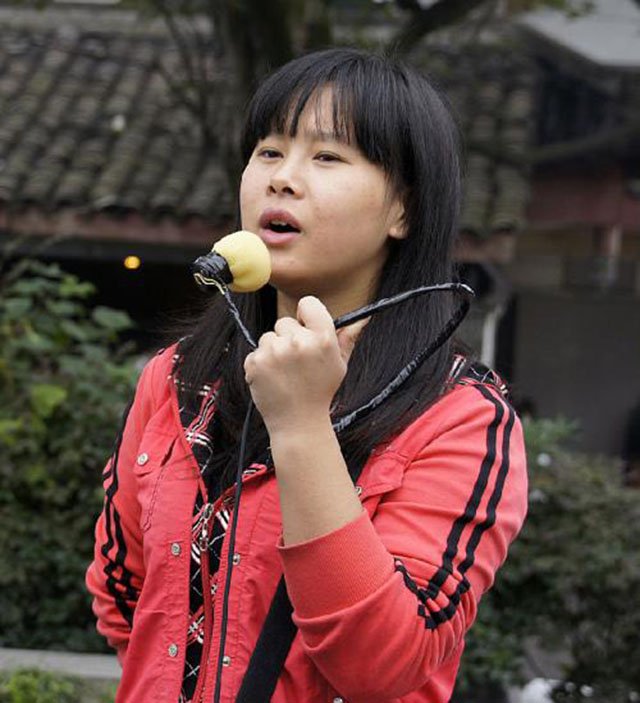 为救丈夫失双腿,她反遭抛弃;街头卖唱讨生活,为什么是中华达人冠军呢?
