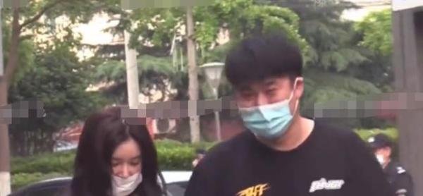 阚清子疑似曝光新恋情 这是咋情况?