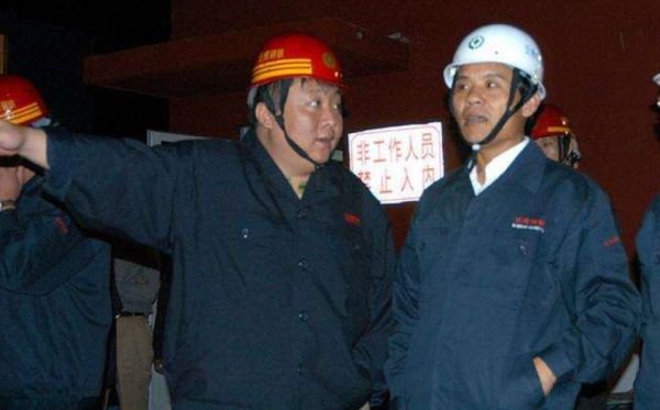 他创业时妻子跑路,10年打拼出百亿身家,妻子立马回来做了啥?