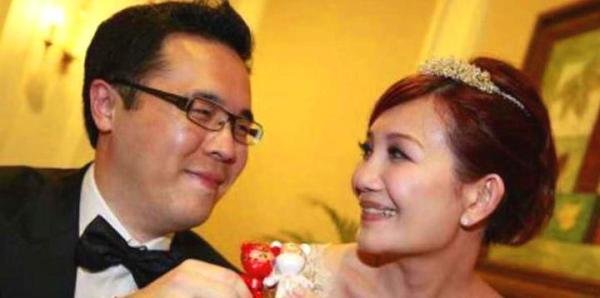 梁静茹大方承认恋情,正如她那首爱需要勇气,来面对流言蜚语