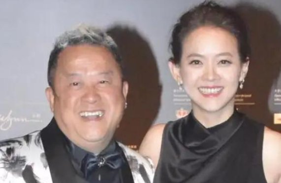 曾宝仪称已2年多没见曾志伟,他们两人的关系相处的如何?
