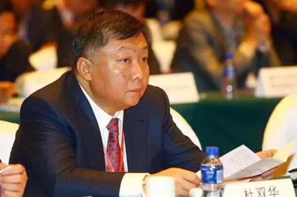 他创业时妻子跑路,10年打拼出百亿身家,妻子立马回来做了啥?
