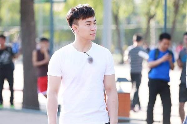 释小龙的现任女朋友杨晓丽，为什么那么低调？