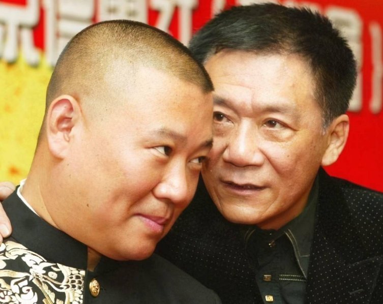 2007年侯耀文去世,前妻袁茵嫁给戴志诚,为何被郭德纲用段子暗讽?