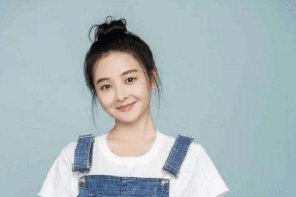 释小龙的现任女朋友杨晓丽,为什么那么低调?