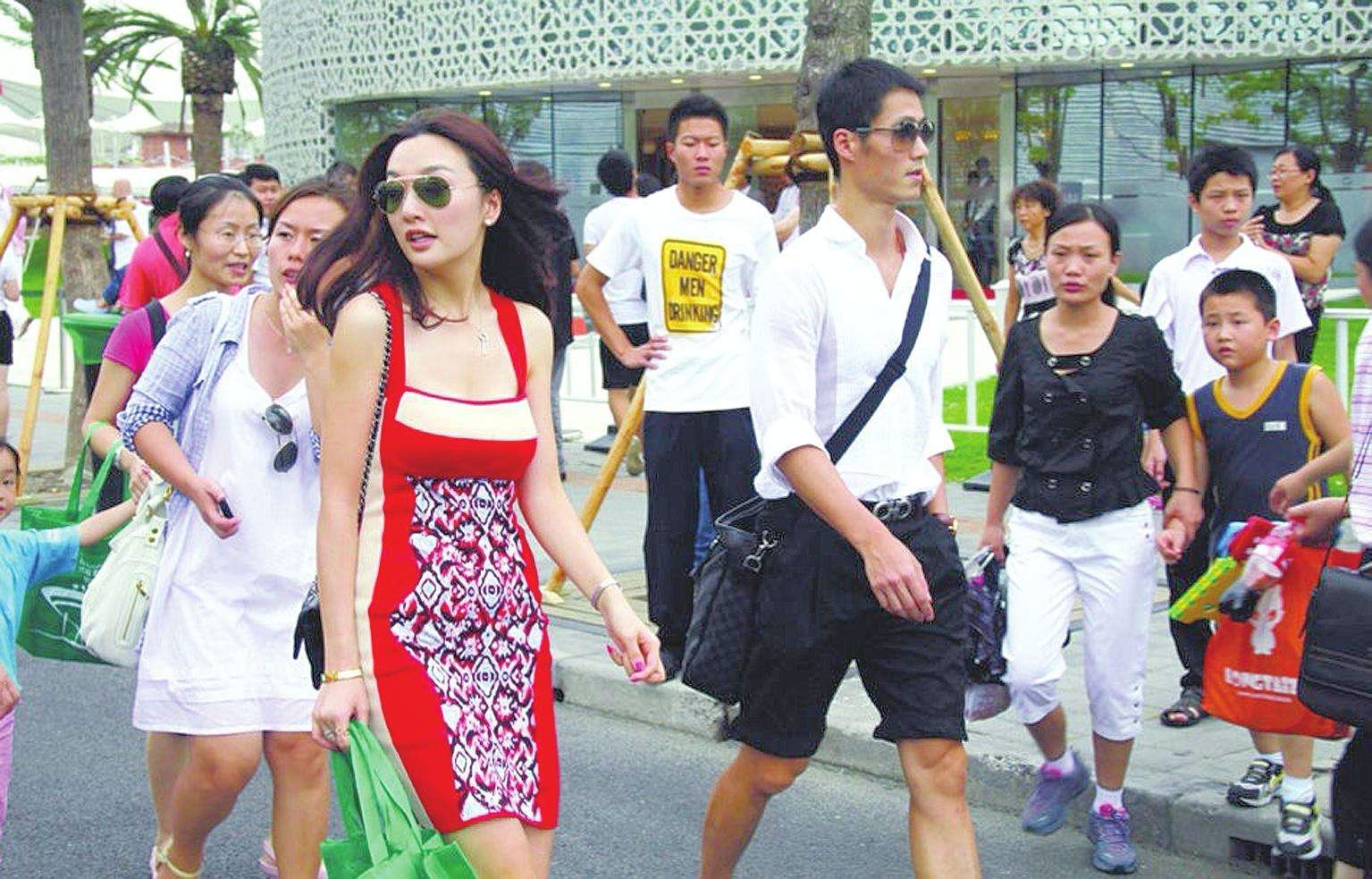 因父母反对抛弃赵薇,42岁的王励勤如今怎样了?