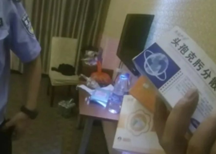 河南一女子出轨后多次给饮酒丈夫下头孢,如何从法律角度解读其行为?
