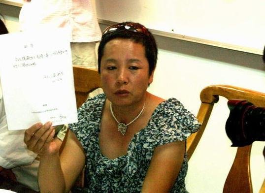“饶颖门”后,赵忠祥因癌症离世,葬礼上哭到昏厥的张美珠如今怎样?