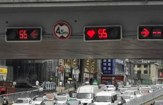 长沙交警回应七夕心形红灯说了什么?