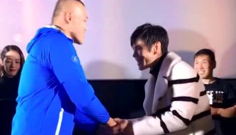 刘文擘为什么打向佐一巴掌