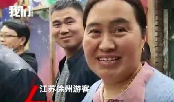 大衣哥朱之文被拜师愁容满面，旁人靠着他的热度，真的能赚钱吗？