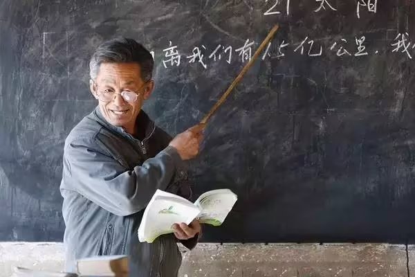 媒体谈:中小学教师“职称新政”,改革后,薪资待遇有变高吗