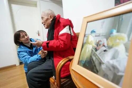 爱戴造句子二年级简单
